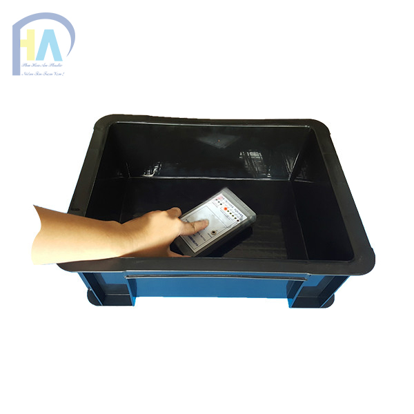 Kiểm tra độ chỗng tĩnh điện của thùng nhựa đặc B7