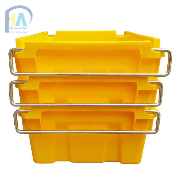 Thùng nhựa đặc A2 quai cầm sắt linh hoạt