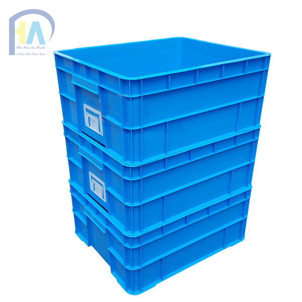 Thùng nhựa đặc xếp chồng chắc chắn lên nhau
