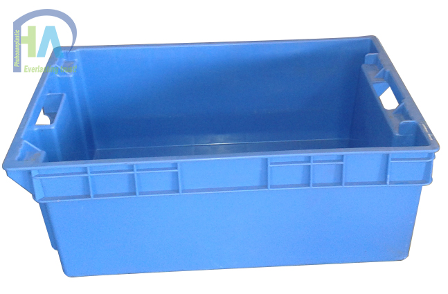 Thùng nhựa đặc YM002 có các đường gân tăng cứng bền bỉ